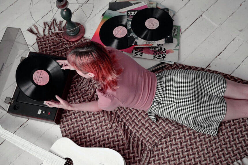 thesoundstourcom audio review platform showing speakers headphones and sound equipment reviews by Elena