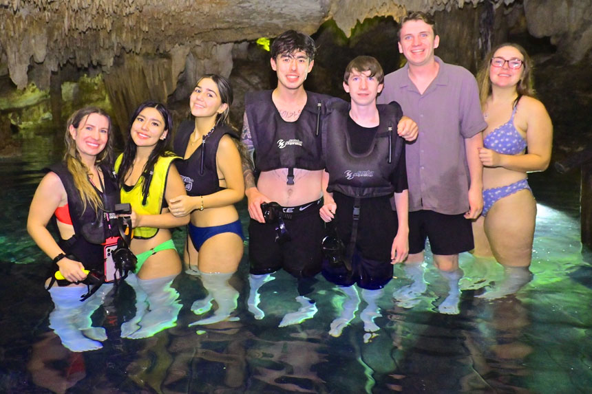 Crazy Pieces family net worth chart showing YouTube earnings and subscriber growth for 2025