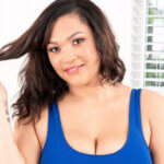 Ashlyn Peaks net worth 2025 earnings breakdown showing income from modeling and social media