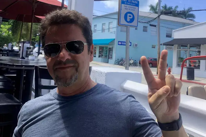 Brent Mason net worth featured image showing the successful Nashville session guitarist